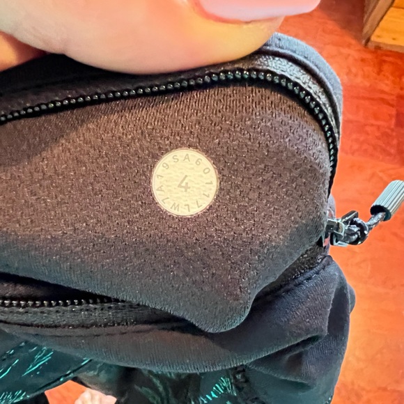 Lululemon speed short size 4 - Picture 3 of 4